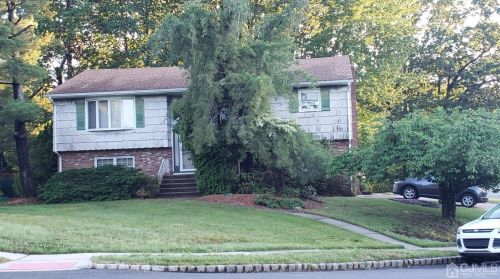 32 Thomas Rd, East Brunswick, NJ 08816-4425
