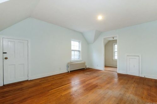 55 Meadowbrook Rd, White Plains NY  10605-2203 exterior