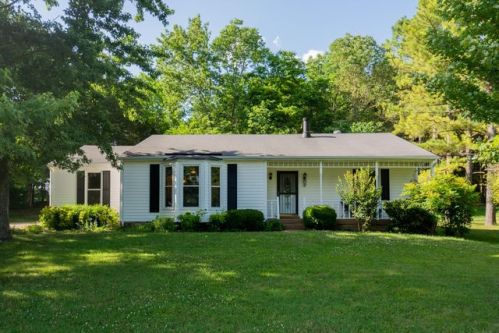 1221 Creekside Dr, Nolensville, TN 37135-9754