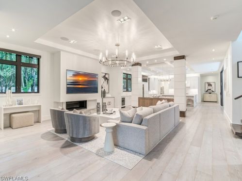 336 1st Ave, Naples FL  34102-5905 exterior