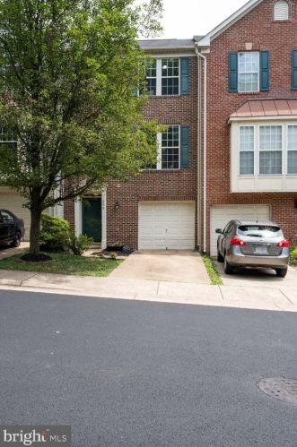 1299 Corbett Pl, Woodbridge, VA 22191-1049