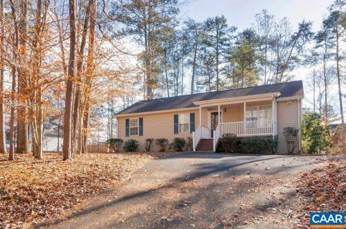 11 Monish Dr, Bybee, VA 22963-2909