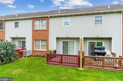 7772 Cross Creek Cir, Breinigsville PA  18031-1317 exterior