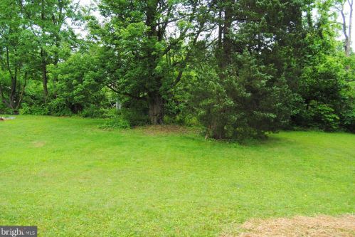 2065 Geoffrey Dr, Willow Grove PA  19090-2217 exterior