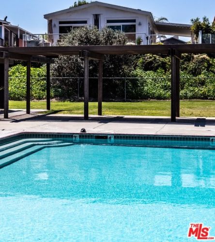 1302 Zuni Ln, Topanga CA  90290-4479 exterior