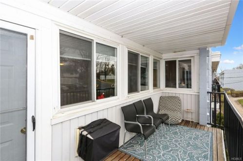 2 Wyndover Woods Ln, White Plains, NY 10603-3142