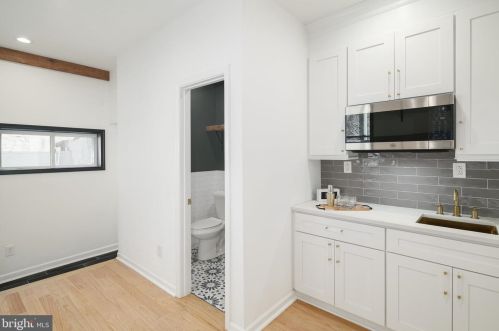 1311 Christian St, Philadelphia PA  19147-3610 exterior