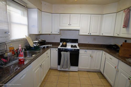 33 5th St, Lakewood, NJ 08701-3238