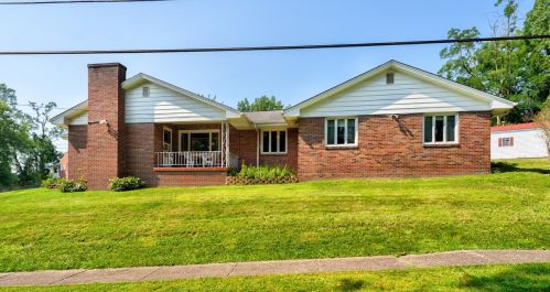 301 Taylor Dr, Canonsburg, PA 15317-3846