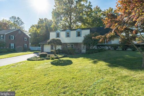 42 Fawn Dr, Southampton, PA 18966-2812