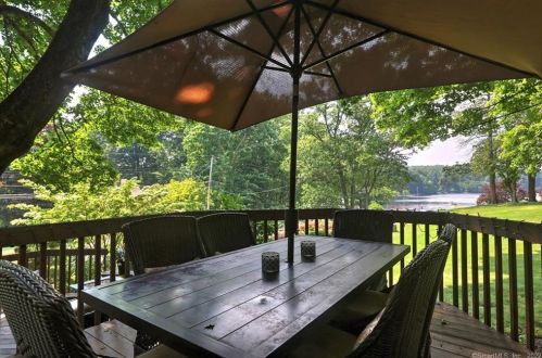 85 Lake Rd, Bridgeport, CT 06611-4048