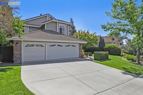 3287 Edinburgh Dr, Livermore, CA 94551-1782