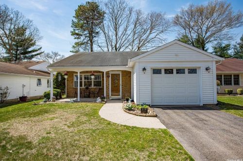 179 Edinburgh Dr, Panamoka, NY 11961-2025