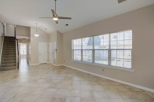 1052 Hampshire Pl, Florence KY  41042-9351 exterior