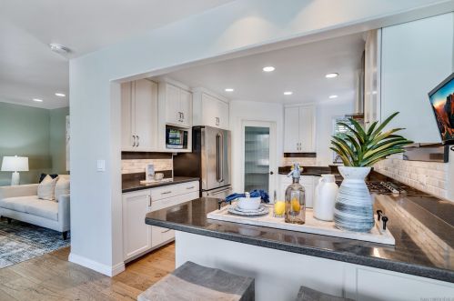 1151 Turquoise St, San Diego CA 92109-1247 exterior