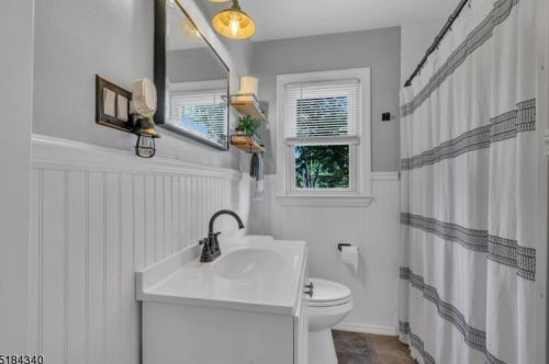 202 Voorhees Cor Rd, Flemington NJ  08822-3351 exterior