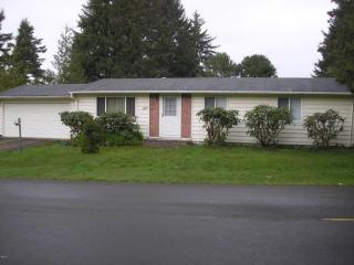 220 Greenwood Dr, Waldport, OR 97394-9212