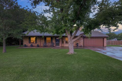 211 Arikara St, Creedmoor, TX 78610-9218