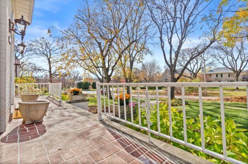 6162 Washington Cir, Milwaukee, WI 53213-2472