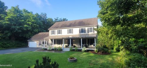 75 East St, Lee, MA 01238-9090