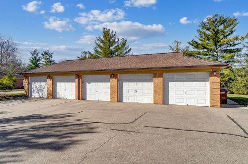 5234 Eaglesnest Dr, Cincinnati OH  45248-8419 exterior