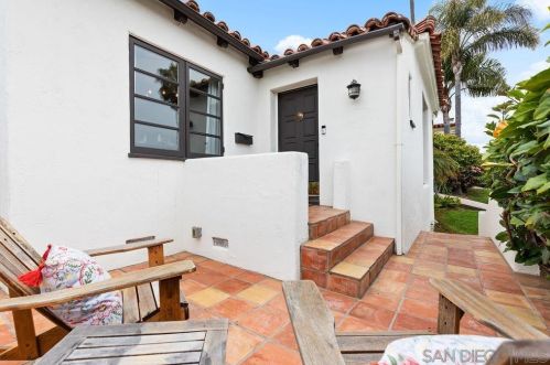 3221 Dumas St, San Diego CA  92106-1311 exterior