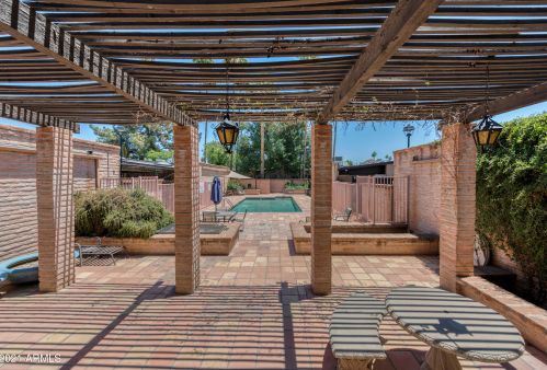 3056 32nd St, Phoenix AZ  85018-6882 exterior