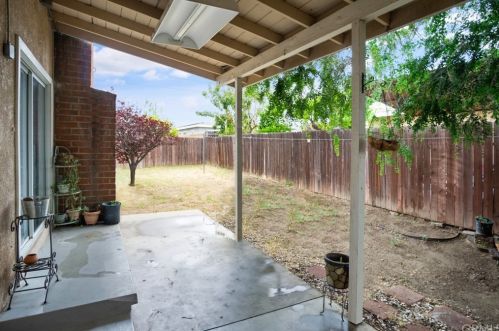 982 Verde Ave, Rialto CA  92376-4145 exterior