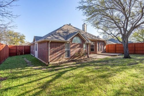 713 Sierra Ln, Lewisville TX  75028-7186 exterior