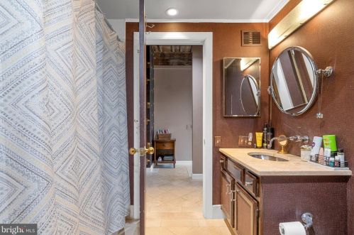 49 Bancroft Mills Rd, Wilmington DE  19806-2029 exterior