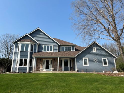 1310 Shelly Ln, Chenequa, WI 53029-1828