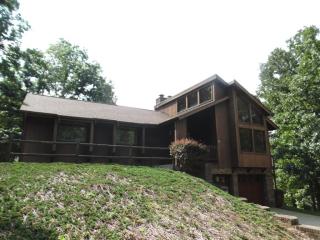 18520 White Oak Dr, Catlettsburg, KY 41129-8945