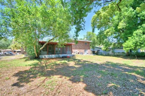 1221 Edgewater Dr, Lakeland FL  33805-4700 exterior