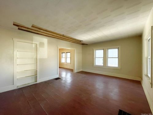 79 Main St, Port Jervis NY  12771-2111 exterior