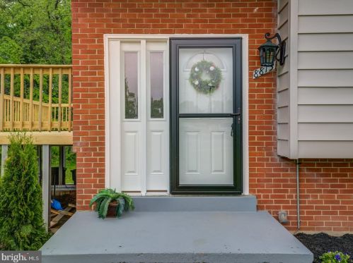 8813 Lagrange St, Lorton VA 22079-1643 exterior