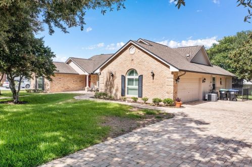 4539 Village Wood Dr, Orlando, FL 32835-2729