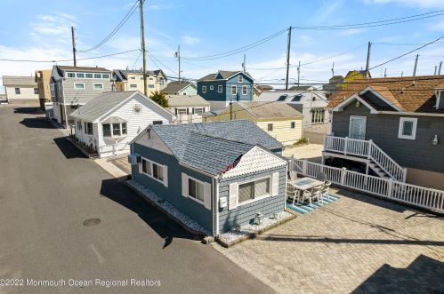 17 Dune Way, Lavallette, NJ 08735-1813