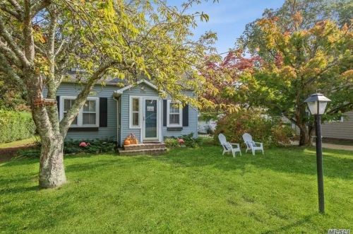 1385 Old Shipyard Ln, Southold NY  11971-1539 exterior
