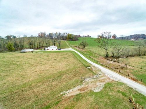 1704 Lost Creek Rd, Ravenscroft, TN 38583-3221