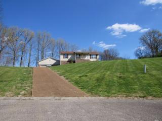 100 Oak Cir, Mc Clures Bend, TN 37030-1737