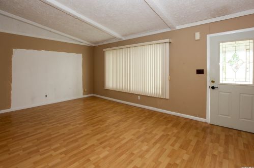 472 Piping Rock Rd, Seaford NY  11783-1038 exterior