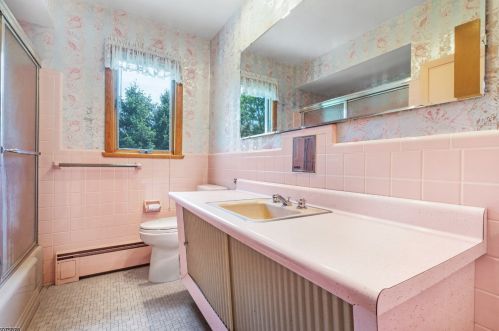 82 Lee Dr, Paterson NJ  07508-3038 exterior