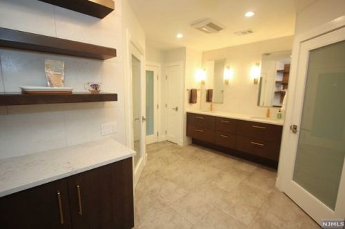 44 Hunters Run, Oakland NJ  07436-2344 exterior