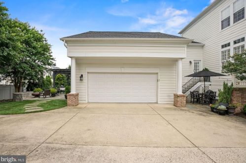 9012 Virginia Ter, Lorton VA  22079-3251 exterior