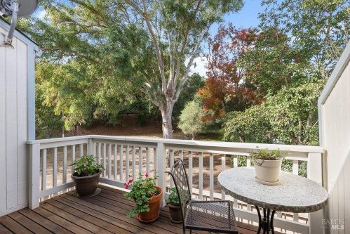 2018 Knolls Dr, Santa Rosa, CA 95405-8336
