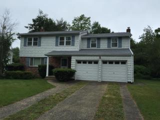 6 Garvey Dr, Hauppauge, NY 11788-2715