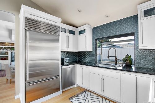 1727 Tradewinds Ln, Newport Beach CA  92660-4313 exterior