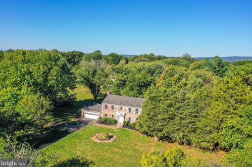 5758 Benford Dr, Haymarket VA  20169-2503 exterior