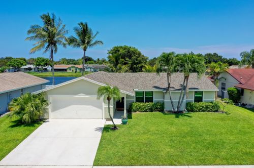 8458 Theresa Rd, Boynton Beach, FL 33472-1084