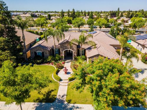 12004 Bedfordshire Dr, Bakersfield, CA 93311-8516